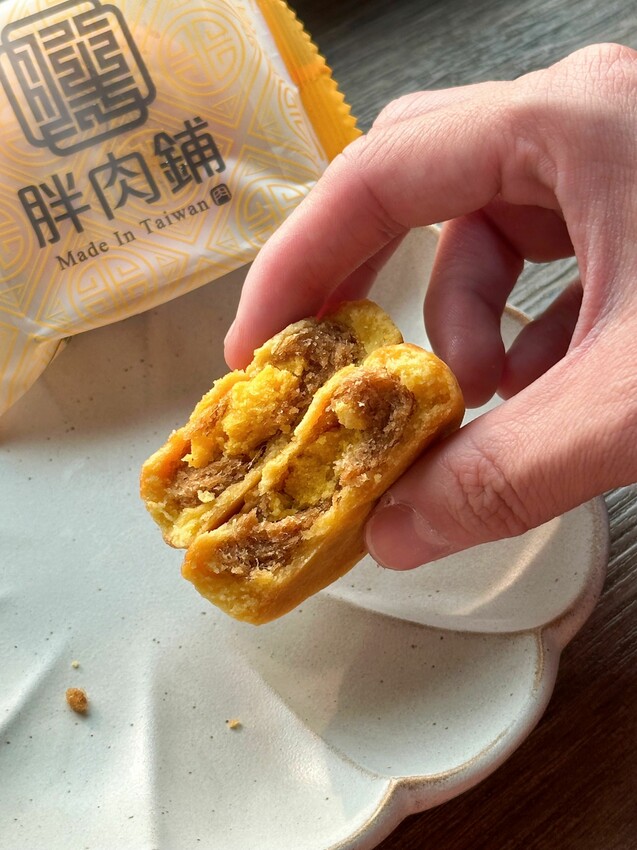 肉鬆控必吃！胖肉鋪肉鬆餅｜綿密細緻內餡｜胖肉鋪米軋糖｜滿滿麥香柔軟不黏牙｜鹹口榖神燕麥脆片｜3款辦公室熱銷團購美食推薦！ - 萍姐愛分享