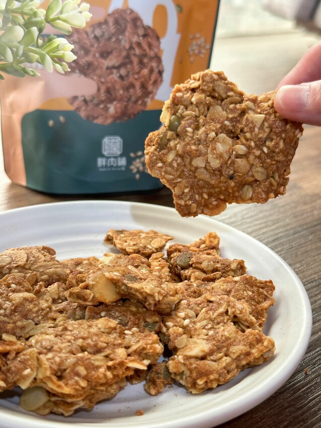 肉鬆控必吃！胖肉鋪肉鬆餅｜綿密細緻內餡｜胖肉鋪米軋糖｜滿滿麥香柔軟不黏牙｜鹹口榖神燕麥脆片｜3款辦公室熱銷團購美食推薦！ - 萍姐愛分享