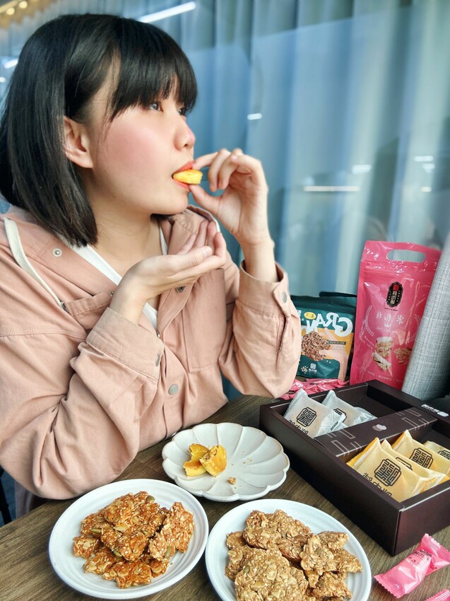 肉鬆控必吃！胖肉鋪肉鬆餅｜綿密細緻內餡｜胖肉鋪米軋糖｜滿滿麥香柔軟不黏牙｜鹹口榖神燕麥脆片｜3款辦公室熱銷團購美食推薦！ - 萍姐愛分享