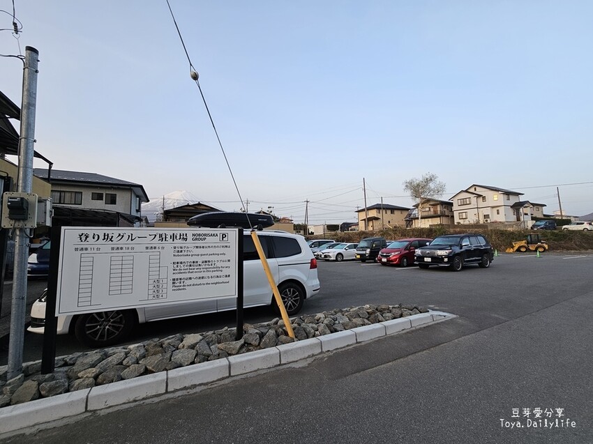 登坂商務飯店 The Noborisaka Hotel｜河口湖CP值爆表的低調飯店 🗻 山景房窗外就是富士山爺爺 