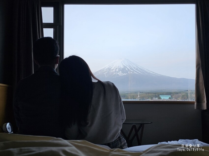 登坂商務飯店 The Noborisaka Hotel｜河口湖CP值爆表的低調飯店 🗻 山景房窗外就是富士山爺爺 