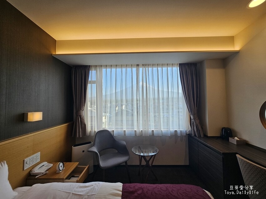 登坂商務飯店 The Noborisaka Hotel｜河口湖CP值爆表的低調飯店 🗻 山景房窗外就是富士山爺爺 