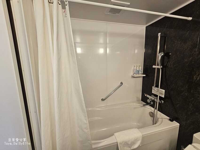 登坂商務飯店 The Noborisaka Hotel｜河口湖CP值爆表的低調飯店 🗻 山景房窗外就是富士山爺爺 