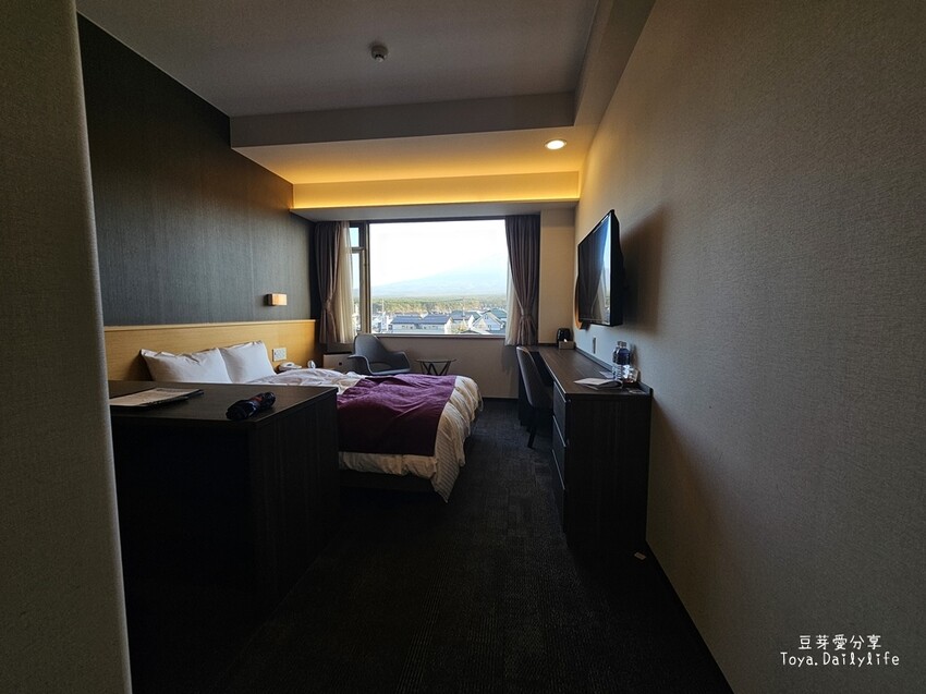 登坂商務飯店 The Noborisaka Hotel｜河口湖CP值爆表的低調飯店 🗻 山景房窗外就是富士山爺爺 