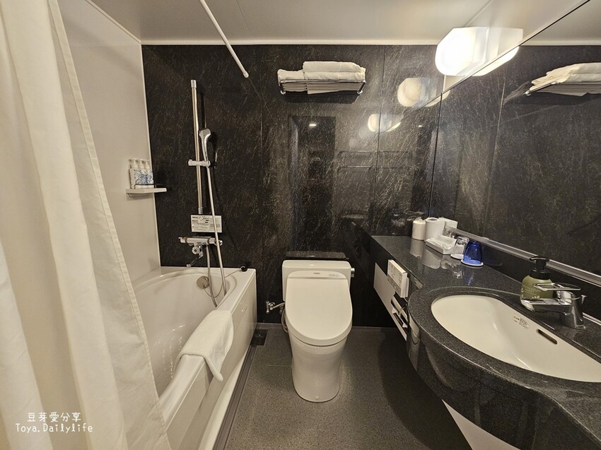 登坂商務飯店 The Noborisaka Hotel｜河口湖CP值爆表的低調飯店 🗻 山景房窗外就是富士山爺爺 