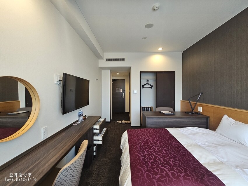 登坂商務飯店 The Noborisaka Hotel｜河口湖CP值爆表的低調飯店 🗻 山景房窗外就是富士山爺爺 