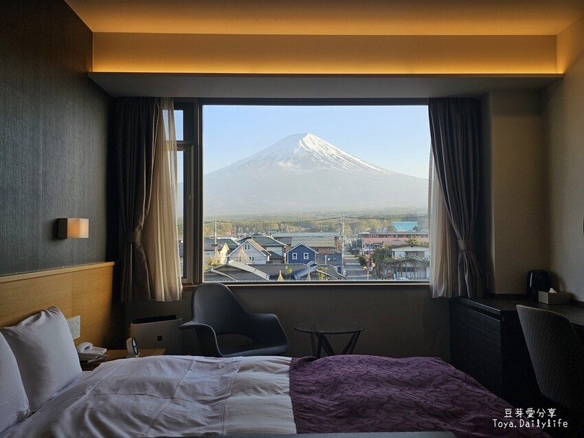 登坂商務飯店 The Noborisaka Hotel｜河口湖CP值爆表的低調飯店 🗻 山景房窗外就是富士山爺爺 