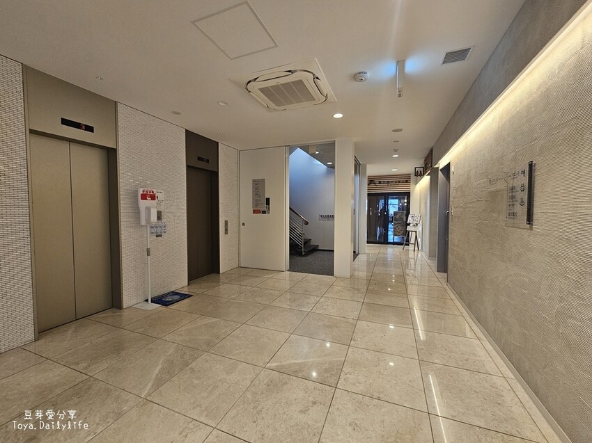 登坂商務飯店 The Noborisaka Hotel｜河口湖CP值爆表的低調飯店 🗻 山景房窗外就是富士山爺爺 