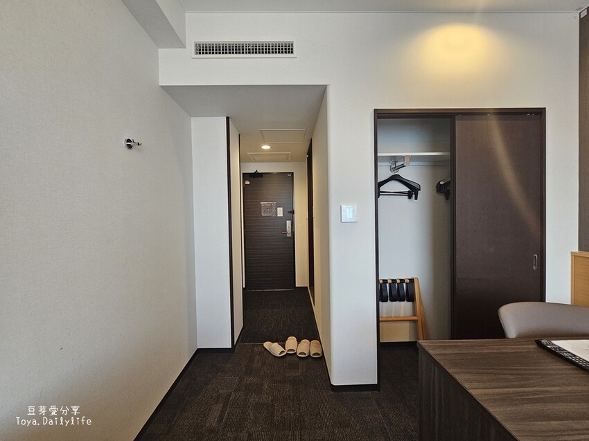 登坂商務飯店 The Noborisaka Hotel｜河口湖CP值爆表的低調飯店 🗻 山景房窗外就是富士山爺爺 