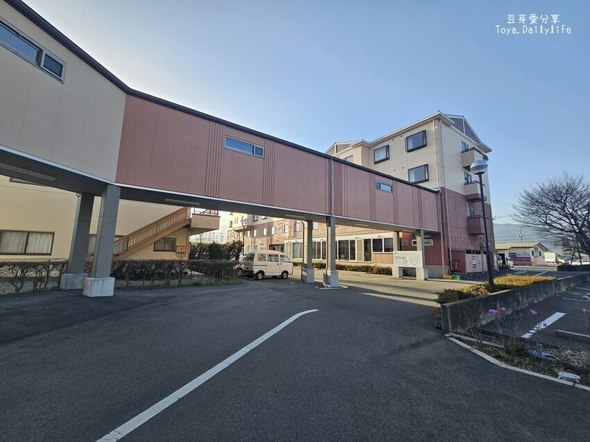 登坂商務飯店 The Noborisaka Hotel｜河口湖CP值爆表的低調飯店 🗻 山景房窗外就是富士山爺爺 