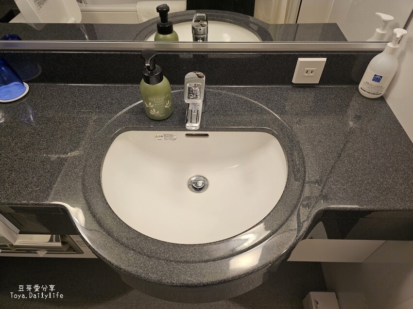 登坂商務飯店 The Noborisaka Hotel｜河口湖CP值爆表的低調飯店 🗻 山景房窗外就是富士山爺爺 