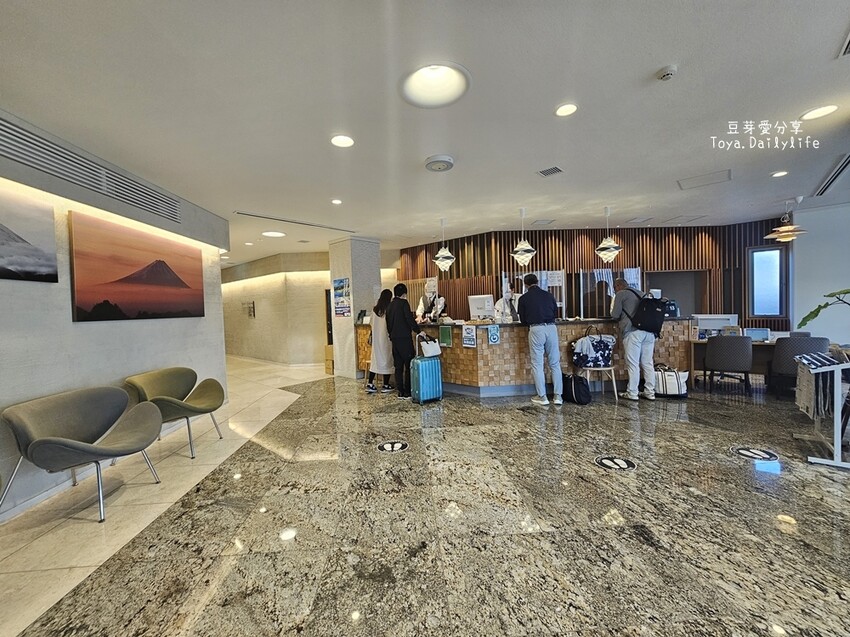 登坂商務飯店 The Noborisaka Hotel｜河口湖CP值爆表的低調飯店 🗻 山景房窗外就是富士山爺爺 
