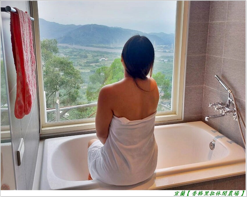 宜蘭【香格里拉休閒農場‧松羅館】田野採菜、狐獴互動餵食體驗、苔蘚生態瓶DIY、傳統童玩以及夜間民俗活動,好宿好玩又有特色餐點跟宵夜,快來入住好好暢玩一番!!