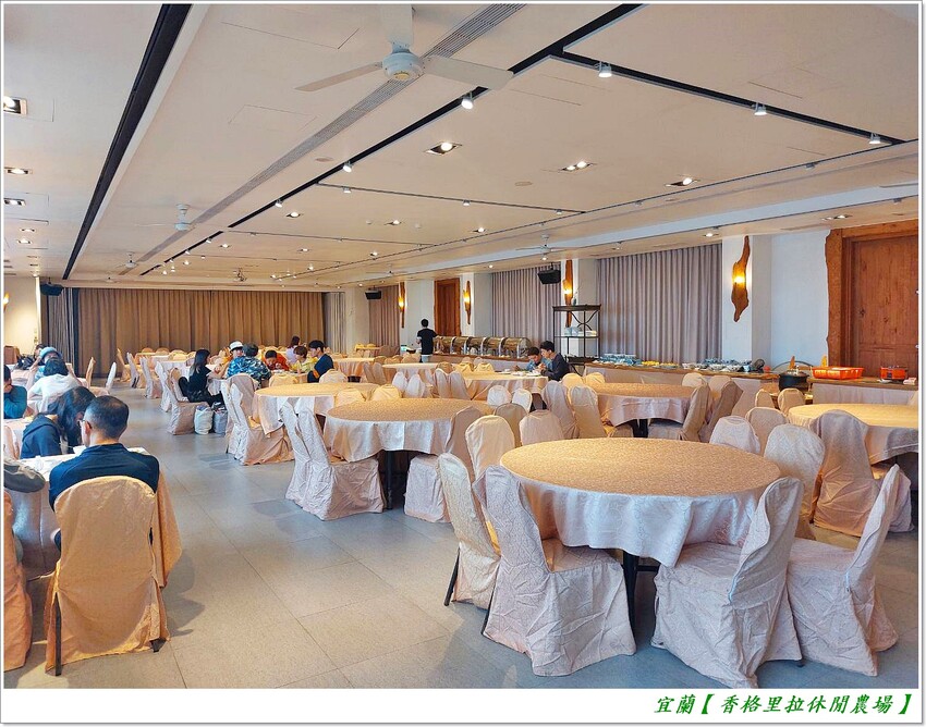 宜蘭【香格里拉休閒農場‧松羅館】田野採菜、狐獴互動餵食體驗、苔蘚生態瓶DIY、傳統童玩以及夜間民俗活動,好宿好玩又有特色餐點跟宵夜,快來入住好好暢玩一番!!