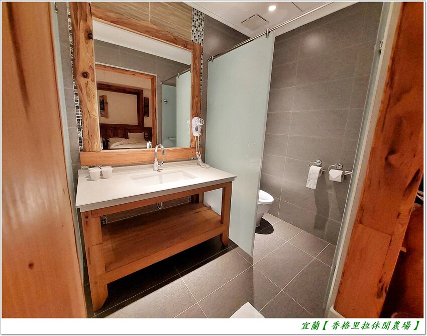 宜蘭【香格里拉休閒農場‧松羅館】田野採菜、狐獴互動餵食體驗、苔蘚生態瓶DIY、傳統童玩以及夜間民俗活動,好宿好玩又有特色餐點跟宵夜,快來入住好好暢玩一番!!