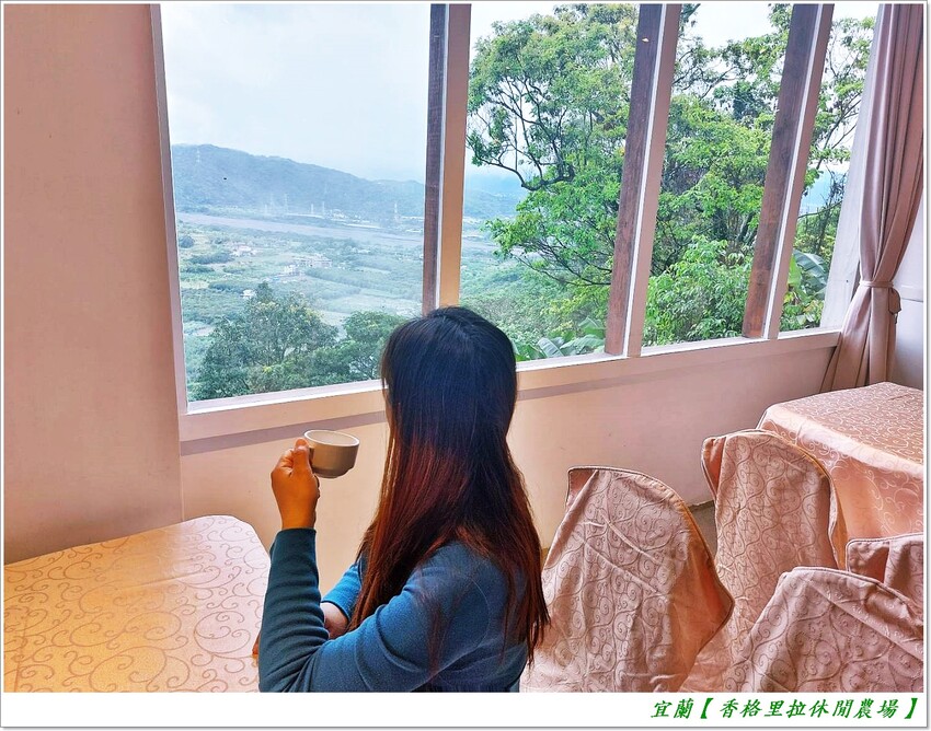 宜蘭【香格里拉休閒農場‧松羅館】田野採菜、狐獴互動餵食體驗、苔蘚生態瓶DIY、傳統童玩以及夜間民俗活動,好宿好玩又有特色餐點跟宵夜,快來入住好好暢玩一番!!