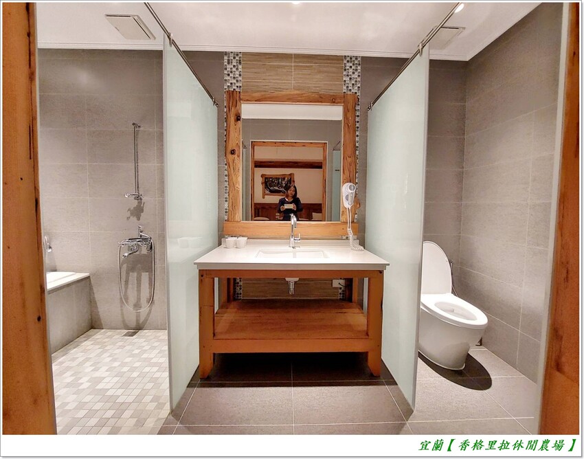 宜蘭【香格里拉休閒農場‧松羅館】田野採菜、狐獴互動餵食體驗、苔蘚生態瓶DIY、傳統童玩以及夜間民俗活動,好宿好玩又有特色餐點跟宵夜,快來入住好好暢玩一番!!