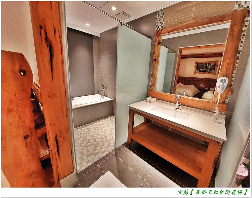 宜蘭【香格里拉休閒農場‧松羅館】田野採菜、狐獴互動餵食體驗、苔蘚生態瓶DIY、傳統童玩以及夜間民俗活動,好宿好玩又有特色餐點跟宵夜,快來入住好好暢玩一番!!