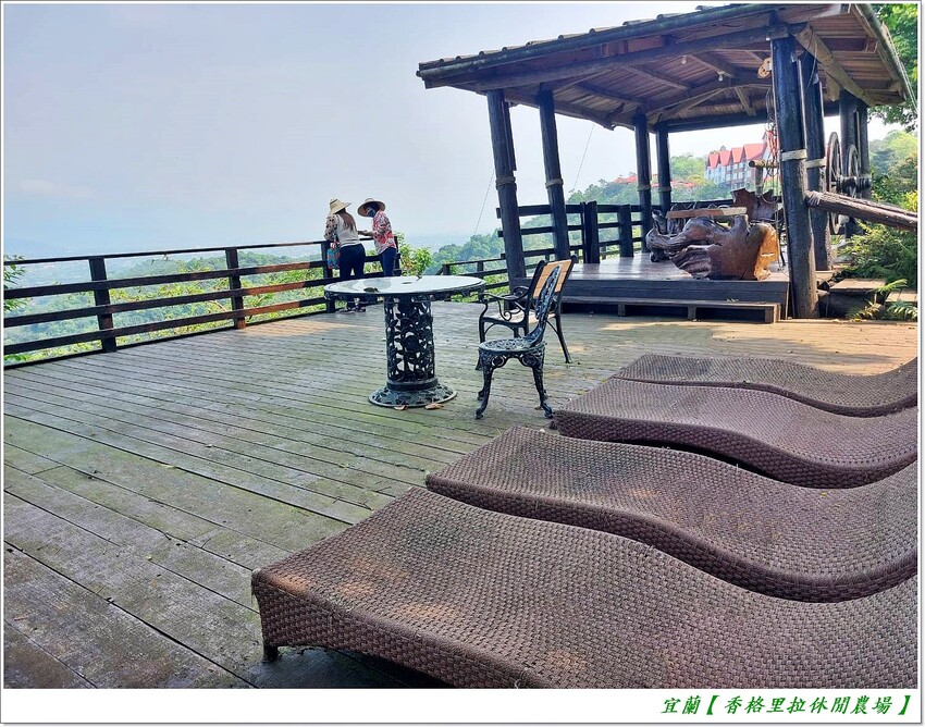 宜蘭【香格里拉休閒農場‧松羅館】田野採菜、狐獴互動餵食體驗、苔蘚生態瓶DIY、傳統童玩以及夜間民俗活動,好宿好玩又有特色餐點跟宵夜,快來入住好好暢玩一番!!