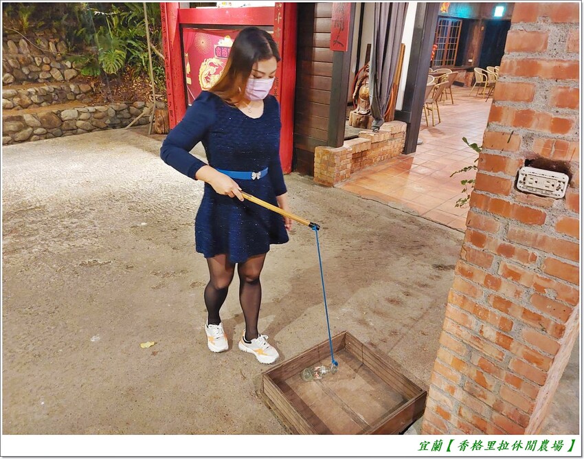 宜蘭【香格里拉休閒農場‧松羅館】田野採菜、狐獴互動餵食體驗、苔蘚生態瓶DIY、傳統童玩以及夜間民俗活動,好宿好玩又有特色餐點跟宵夜,快來入住好好暢玩一番!!