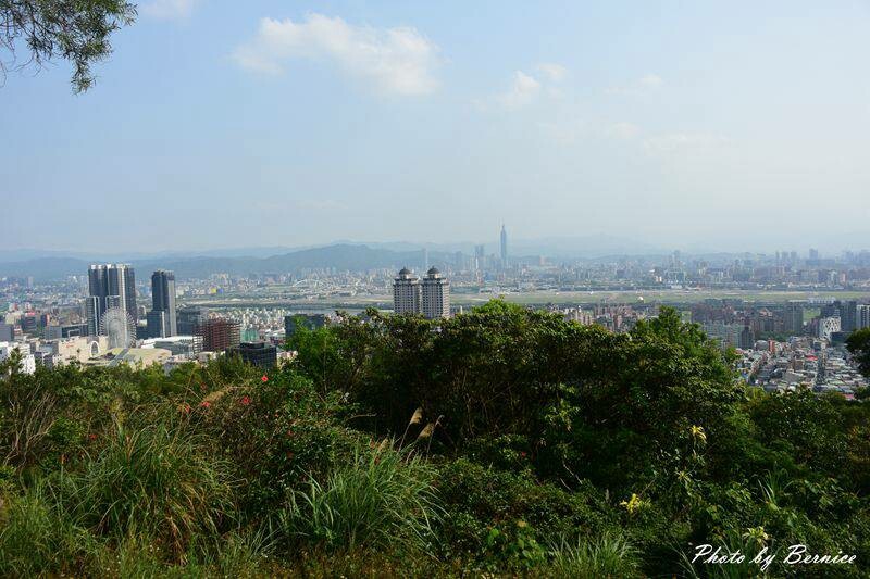文間山觀景平台-約會必去台北十大夜景-劍南山夜景 視野更開闊 @Bernice的隨手筆記