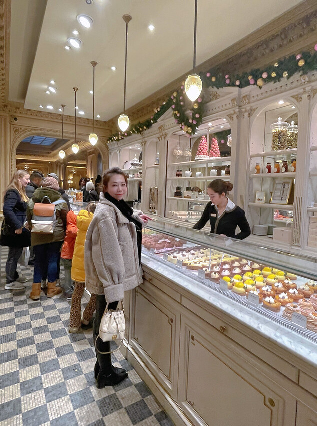 ◎【法國－百年甜點店 安潔莉娜Angelina Paris巴黎本店 】必點Mont-Blanc蒙布朗栗子蛋糕 ！