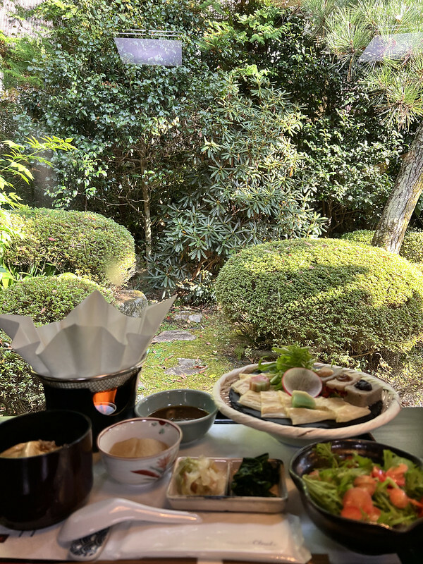 【亞洲,日本,京都】感受京都幽靜之美:四季美景的「三千院」。午餐吃「Shino Shoumon 志野松門」湯豆腐。