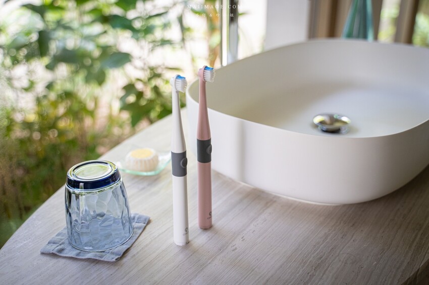 好物開箱｜CHIZY高效潔淨速扣易電動牙刷～出門在外有一隻好上手的電動牙刷是必須的！速扣易專利刷頭替換刷