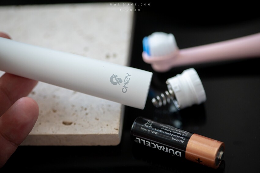 好物開箱｜CHIZY高效潔淨速扣易電動牙刷～出門在外有一隻好上手的電動牙刷是必須的！速扣易專利刷頭替換刷