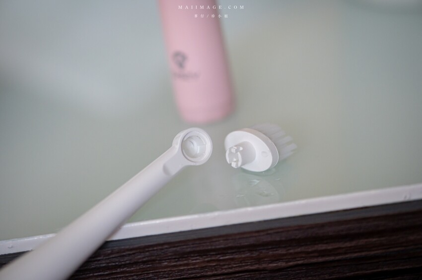 好物開箱｜CHIZY高效潔淨速扣易電動牙刷～出門在外有一隻好上手的電動牙刷是必須的！速扣易專利刷頭替換刷