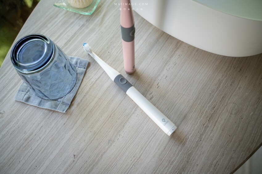 好物開箱｜CHIZY高效潔淨速扣易電動牙刷～出門在外有一隻好上手的電動牙刷是必須的！速扣易專利刷頭替換刷