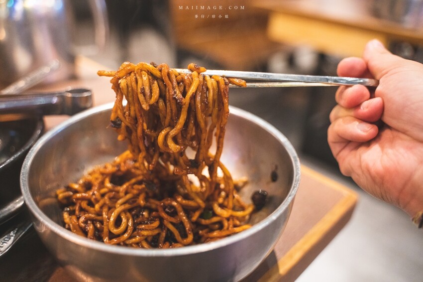 桃園中壢購物中心｜2023母親節就來中壢大江購物中心！一站式滿足聚餐、購物、春夏打卡地標，快樂就是這麼簡