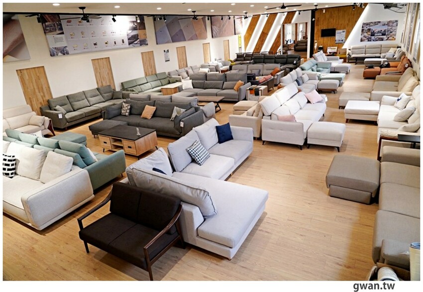 不說以為新景點！白色貨櫃屋網美造景，還可以免費停車