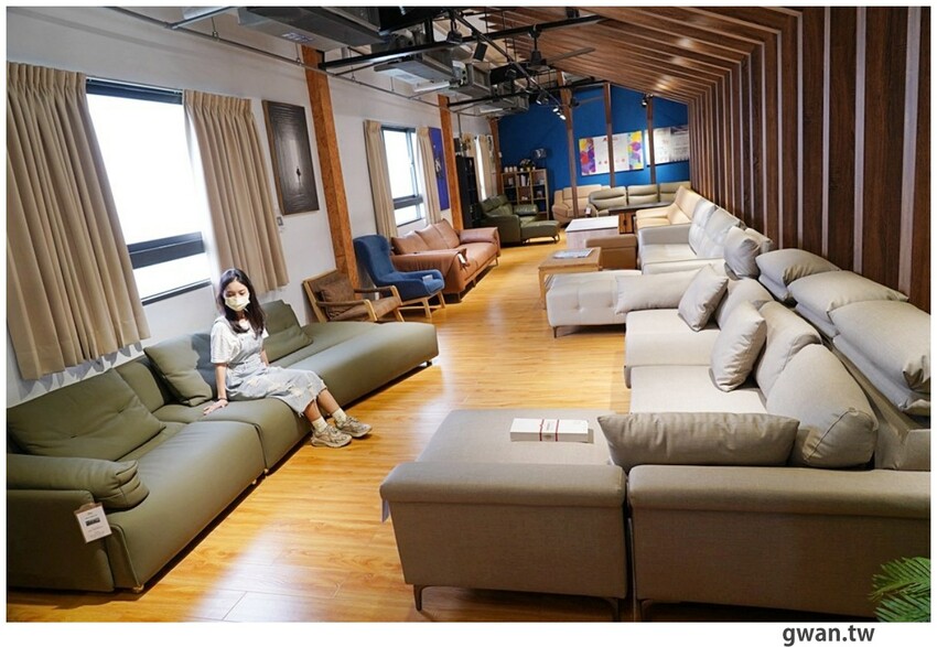 不說以為新景點！白色貨櫃屋網美造景，還可以免費停車