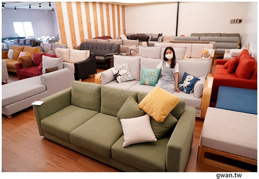 不說以為新景點！白色貨櫃屋網美造景，還可以免費停車