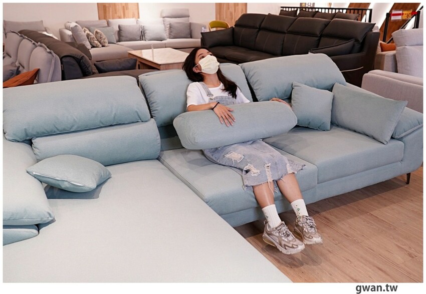 不說以為新景點！白色貨櫃屋網美造景，還可以免費停車