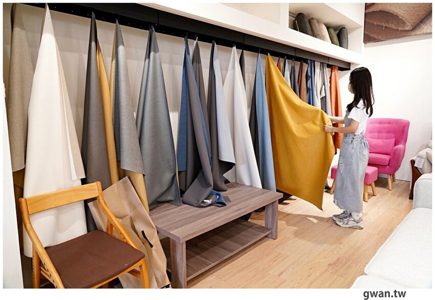 不說以為新景點！白色貨櫃屋網美造景，還可以免費停車