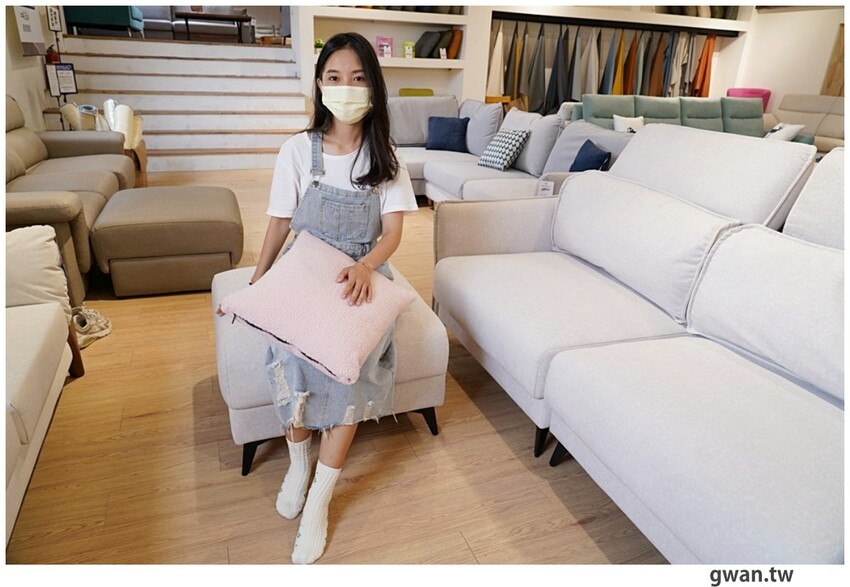 不說以為新景點！白色貨櫃屋網美造景，還可以免費停車