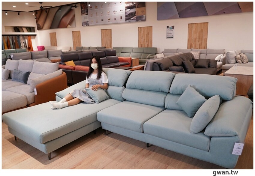 不說以為新景點！白色貨櫃屋網美造景，還可以免費停車