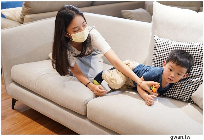 不說以為新景點！白色貨櫃屋網美造景，還可以免費停車