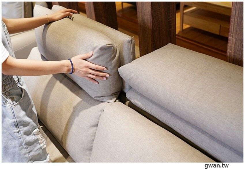 不說以為新景點！白色貨櫃屋網美造景，還可以免費停車