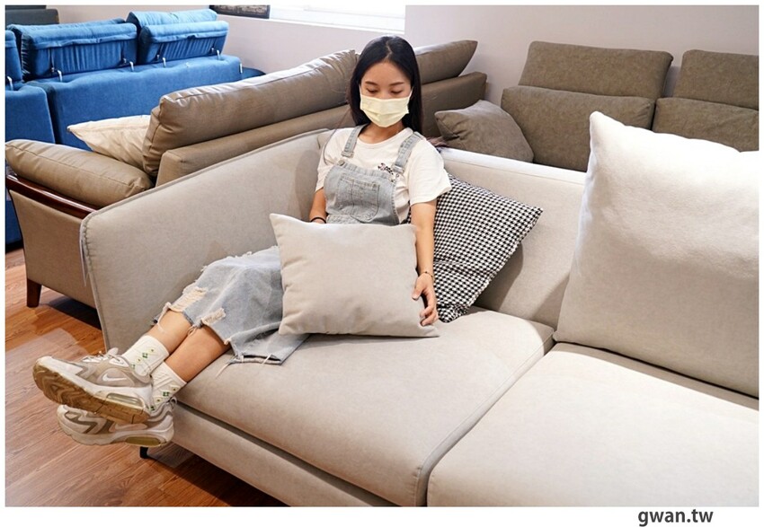 不說以為新景點！白色貨櫃屋網美造景，還可以免費停車