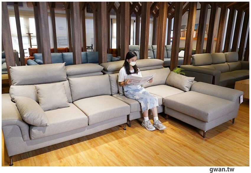 不說以為新景點！白色貨櫃屋網美造景，還可以免費停車