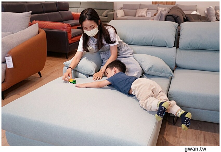 不說以為新景點！白色貨櫃屋網美造景，還可以免費停車