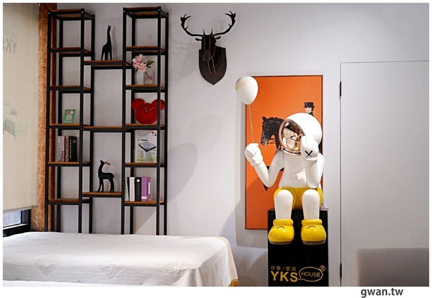 不說以為新景點！白色貨櫃屋網美造景，還可以免費停車