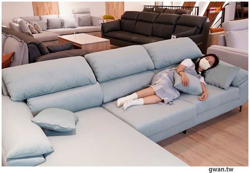 不說以為新景點！白色貨櫃屋網美造景，還可以免費停車