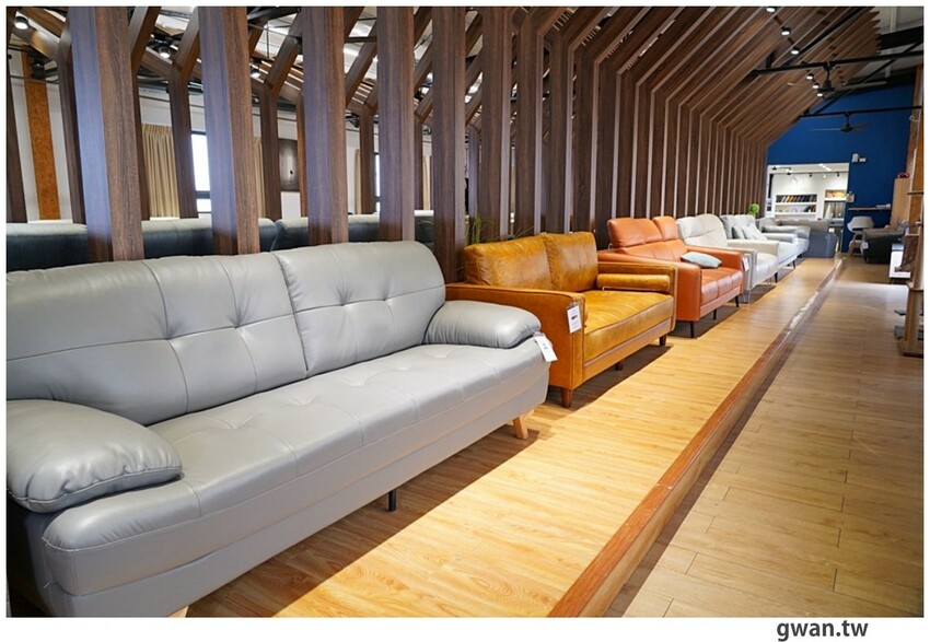 不說以為新景點！白色貨櫃屋網美造景，還可以免費停車