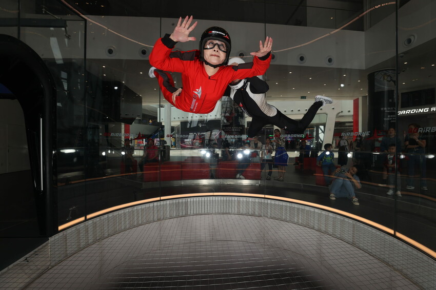 【澳門｜景點】GoAirborne 室内跳傘。葡京人飯店超人氣設施，體驗高空跳傘的刺激感，還可當個飛人