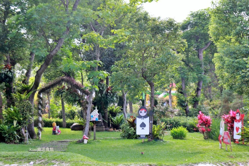 苗栗雅聞香草植物工廠｜繽紛玫瑰花包圍如玫瑰仙境般免費參觀，三義限定景點