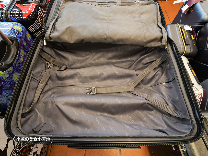 台中禾雅行動館 | 時尚行李箱最低999起,萬國eminent五折起超殺價,限時限量聯名款魔鬼貓行李箱晚來買不到!多款包包390元起,價格實惠好好逛。